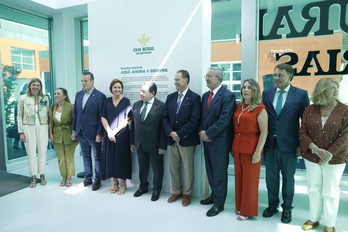 La inauguración institucional del pabellón de Caja Rural de Asturias en la Feria de Muestras, en imágenes