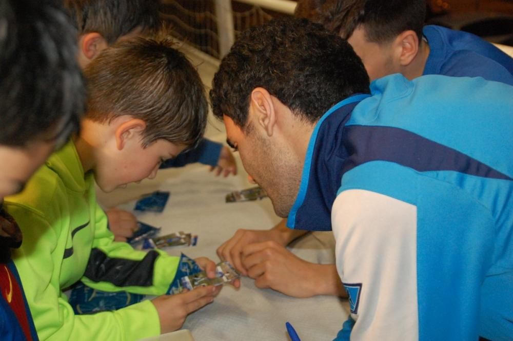 Gran èxit dels cromos de tots els futbolistes del Figueres