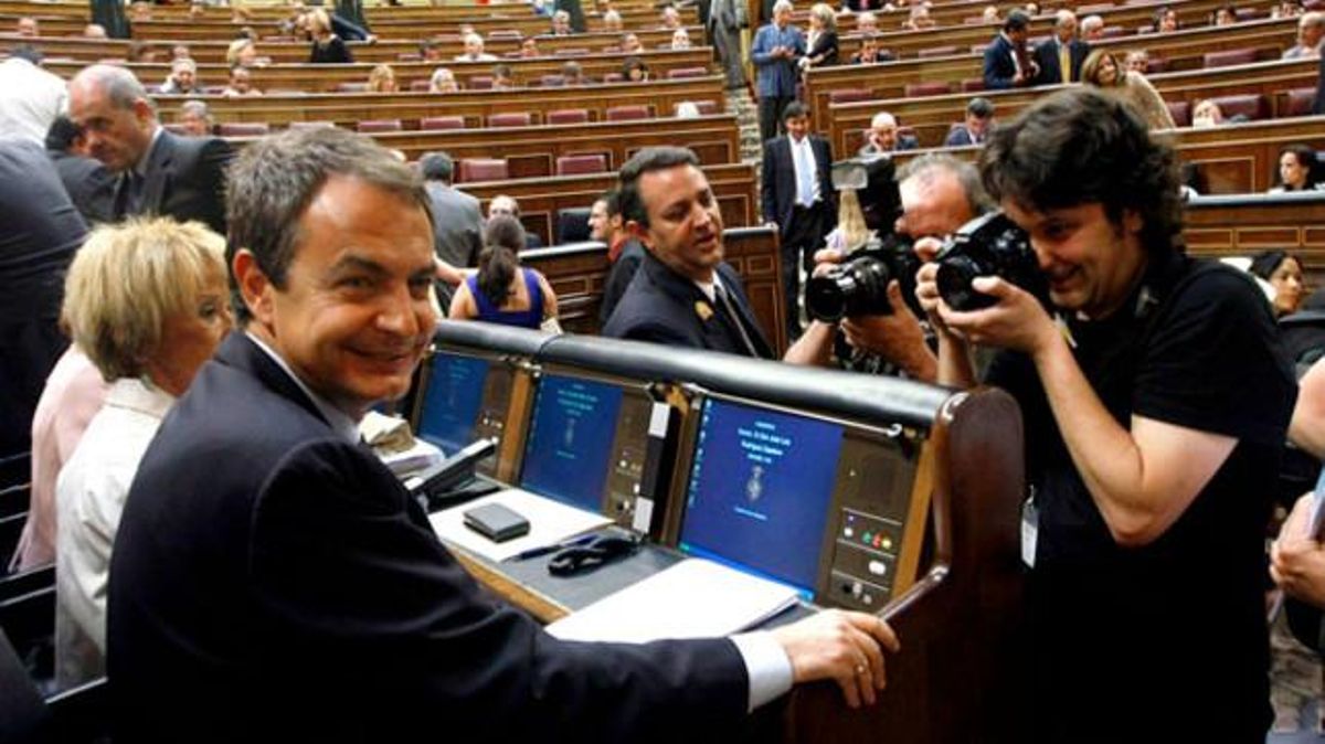 El president del Govern, José Luis Rodríguez Zapatero, moments abans d’iniciar el seu discurs sobre l’estat de la nació.