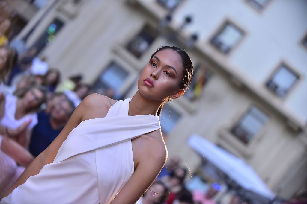 Desfile de moda en la plaza del Ayuntamiento de Cartagena