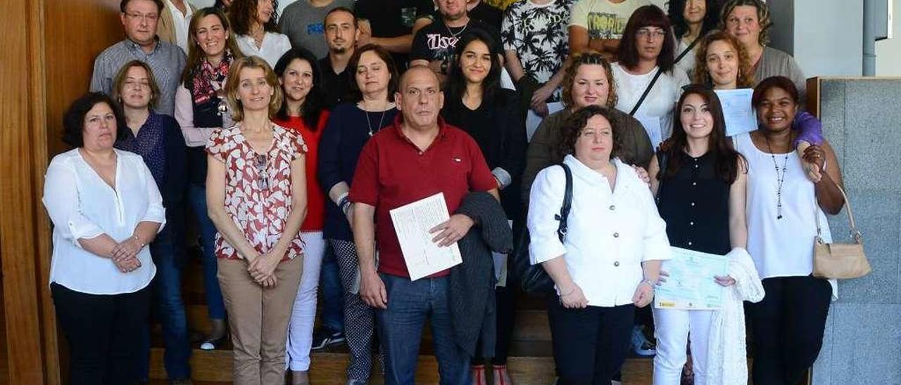 Alumnas y alumnos de Granxa da Rúa IV recogieron ayer sus diplomas de fin de curso. // G.Núñez