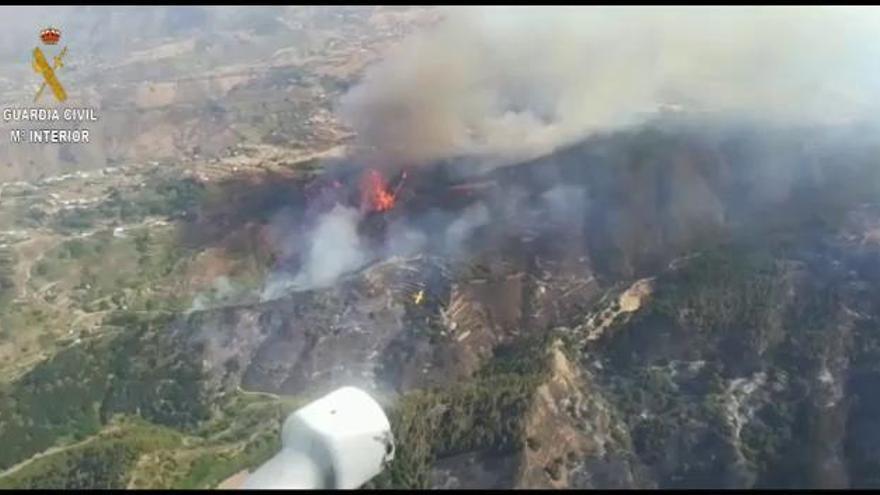 Los trabajos de extinción, desde el aire