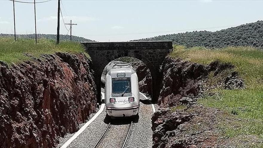 La mejora del tren continúa muy lejos de Cáceres