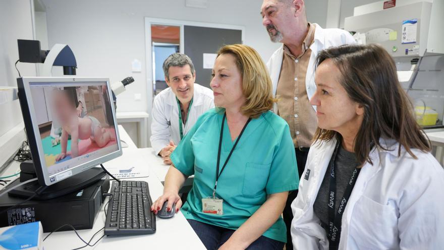 La Fe aplica a dos bebés un tratamiento pionero contra la atrofia muscular