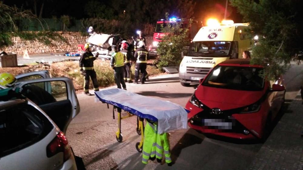 Tres heridos graves en un accidente frontal en Palmanyola