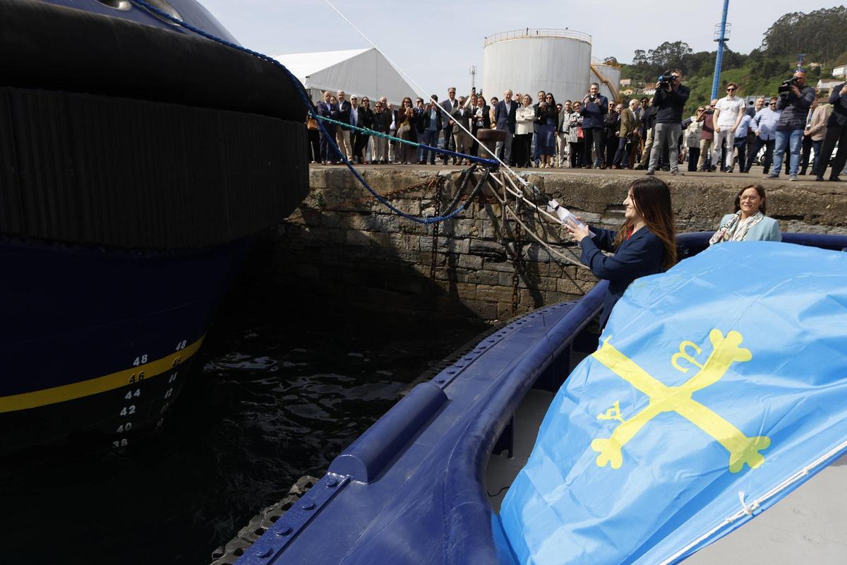 El amadrinamiento del "RG Nora" en el Puerto de Gijón, en imágenes El amadrinamiento del "RG Nora" en el Puerto de Gijón, en imágenes