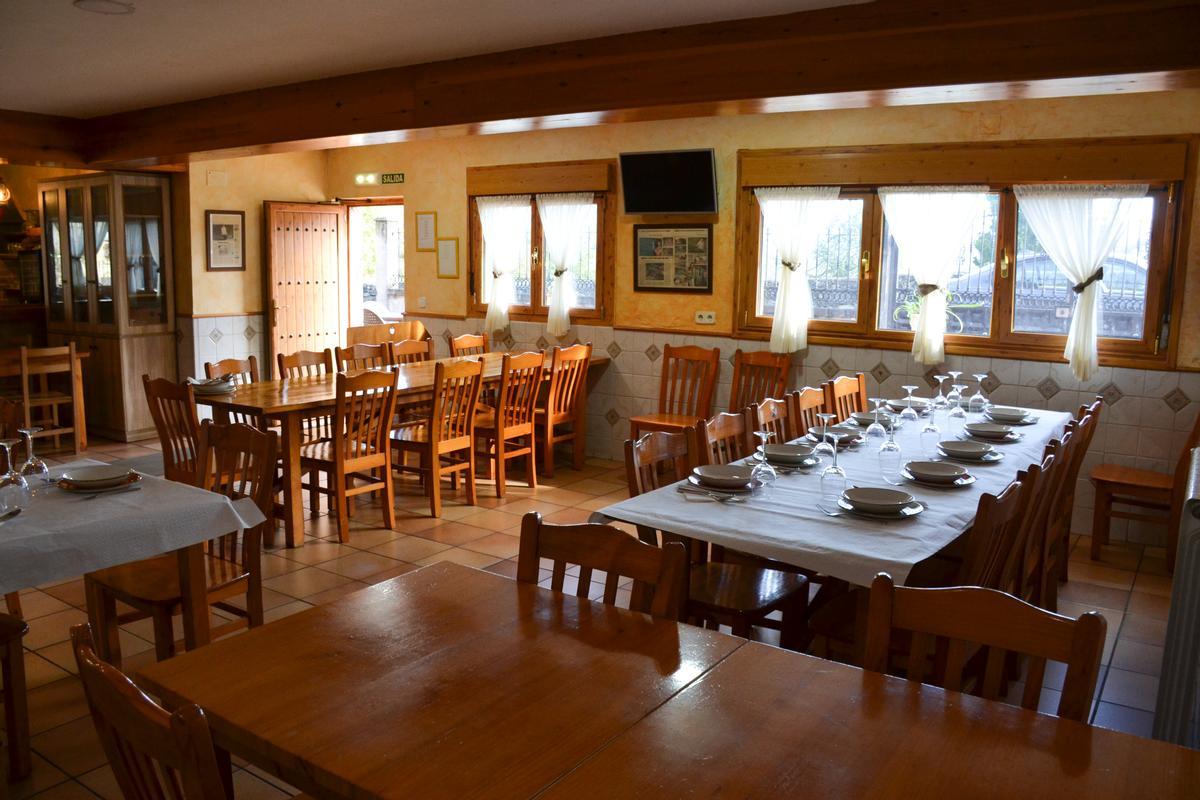 Comedor principal del restaurante Casa Cristina, en Tellego.