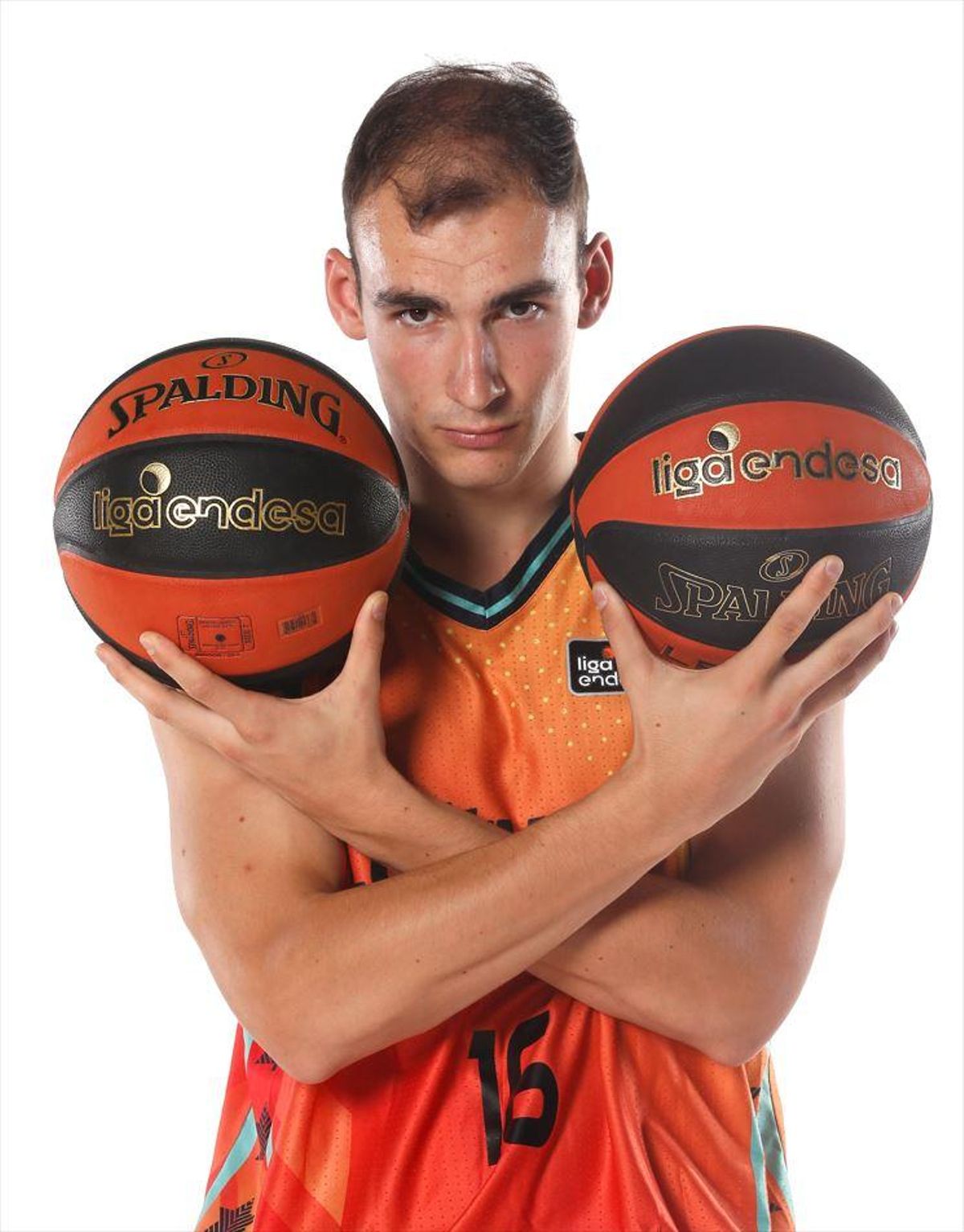 Millán Jiménez, en una foto oficial antes de una temporada con el Valencia Basket