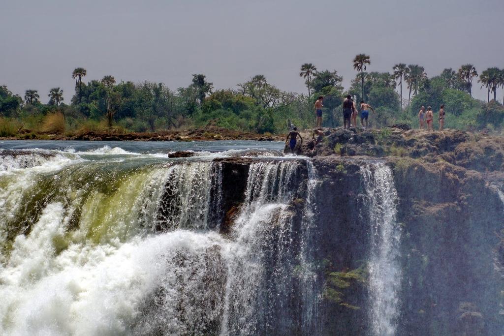 Piscina del Diablo, Cataratas Victoria