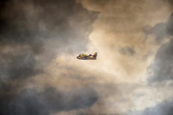 Espectacular incendi de pneumàtics a Seseña