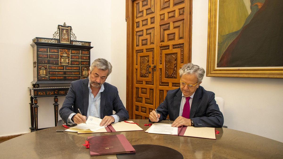 Firma del convenio de Caballerizas Reales.