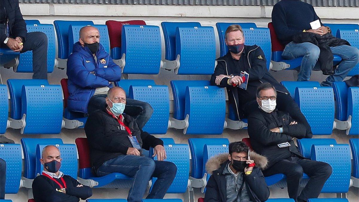 Koeman, en el palco del Johan Cruyff