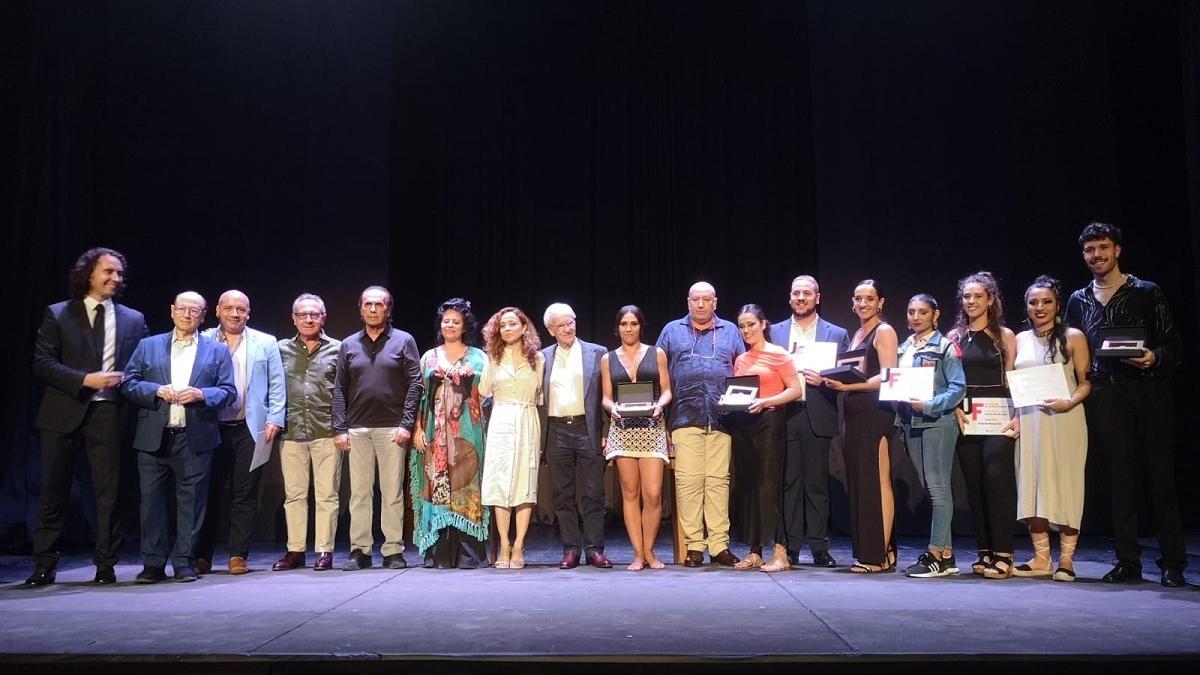 Ganadores y autoridades del certamen de Jóvenes Flamencos de la Diputación en la pasada edición.