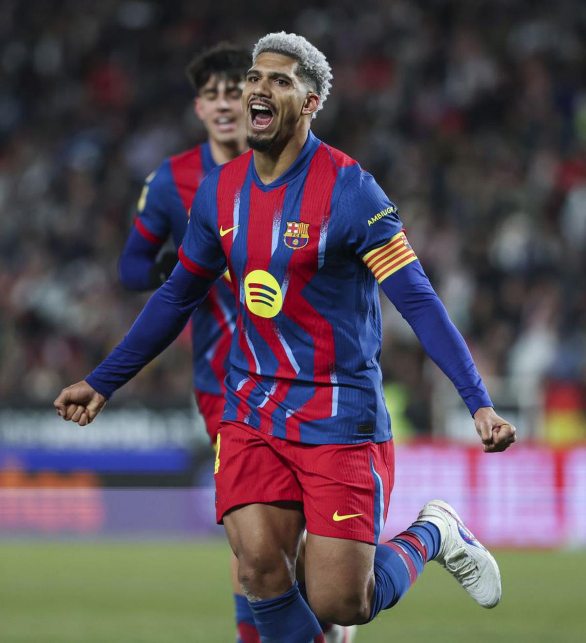 Araujo torna a jugar, Araujo torna a riure