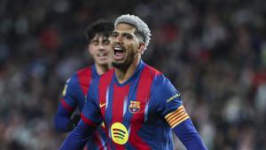 Araujo torna a jugar, Araujo torna a riure