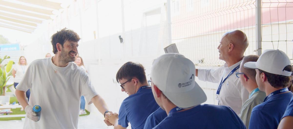 David de Limón, junto al Valencia CF Inclusivo.