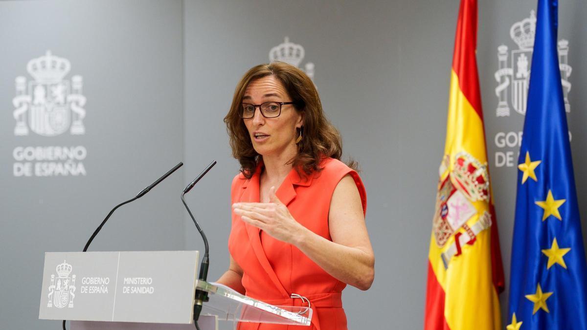 La ministra de sanidad ofrece declaraciones durante una rueda de prensa