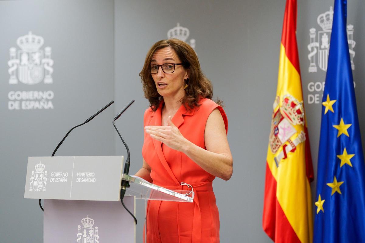 La ministra de sanidad ofrece declaraciones durante una rueda de prensa