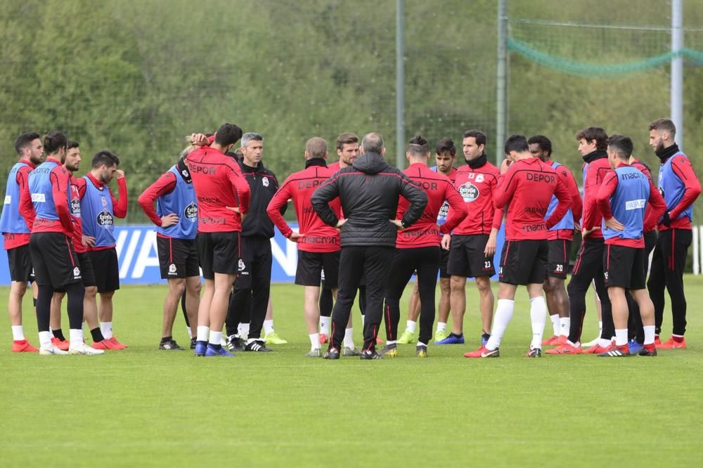 El nuevo entrenador Pablo Martí dirige un entrenamiento con ejercicios ofensivos y partidos en espacio reducido de alta intensidad.