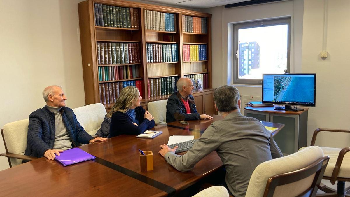 Un momento de la reunión de la entidad vecinal en Costas.