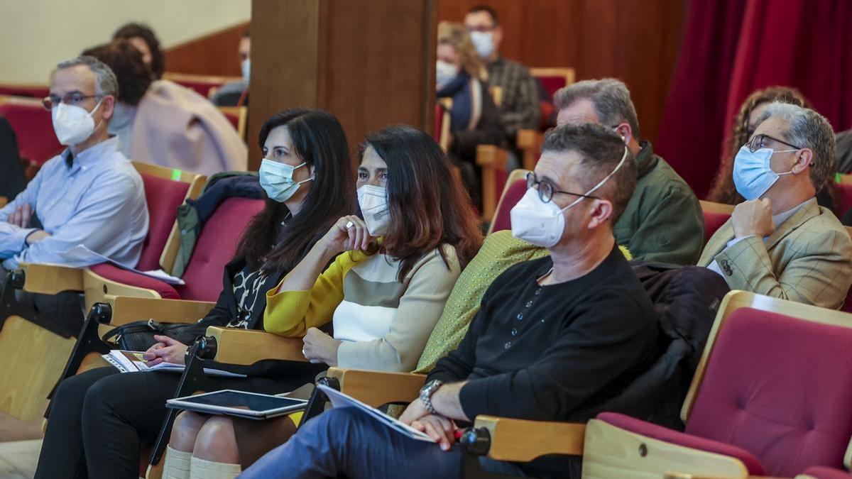 Asistentes a la presentación del libro sobre la nueva ley educativa.