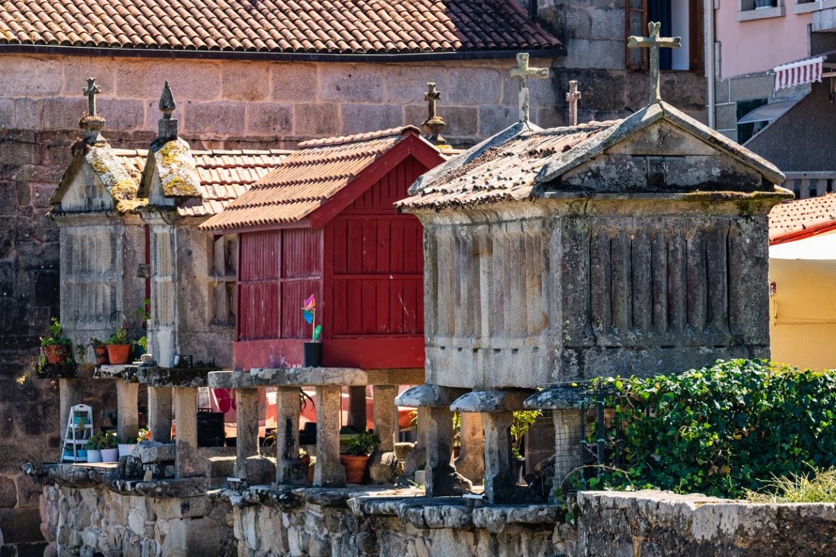 Los hórreos del pueblo más especial de Galicia