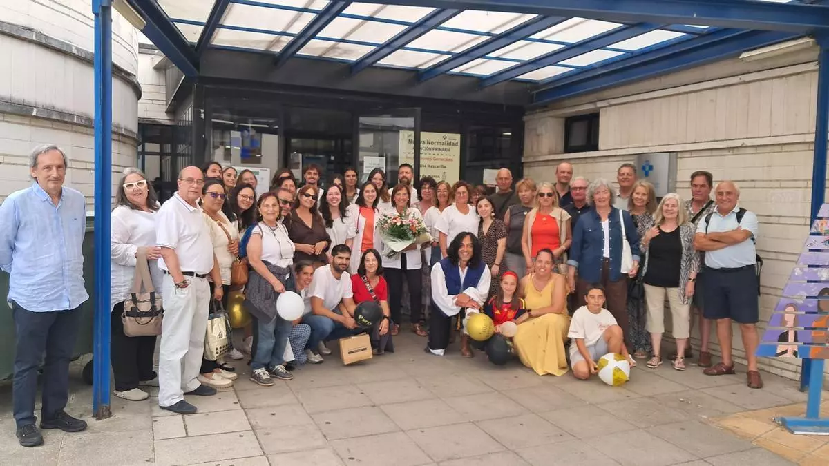 Lourdes Luzán cuelga la bata en Luanco después de más de 40 años cuidando la salud de miles de asturianos: "Es el momento perfecto, se lo merece"