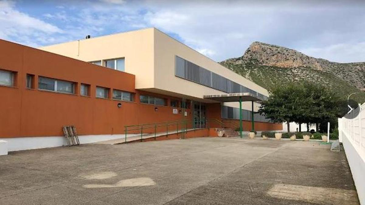 Una imagen de la entrada principal del IES Clara Hammerl.
