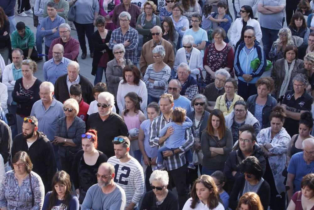 Multitudinari minut de silenci a Caldes per la tragèdia del Mas Oller