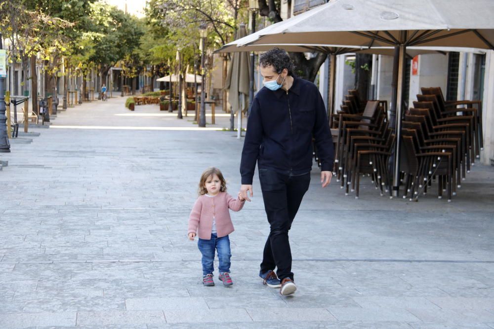 Primeres sortides de nens i nenes deprés d'un mes i mig de confinament