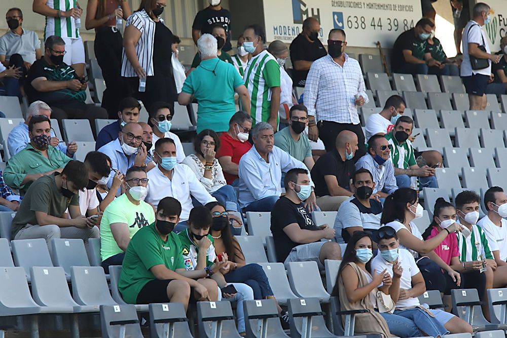 Aficionados asistentes al encuentro Córdoba CF-Don Benito