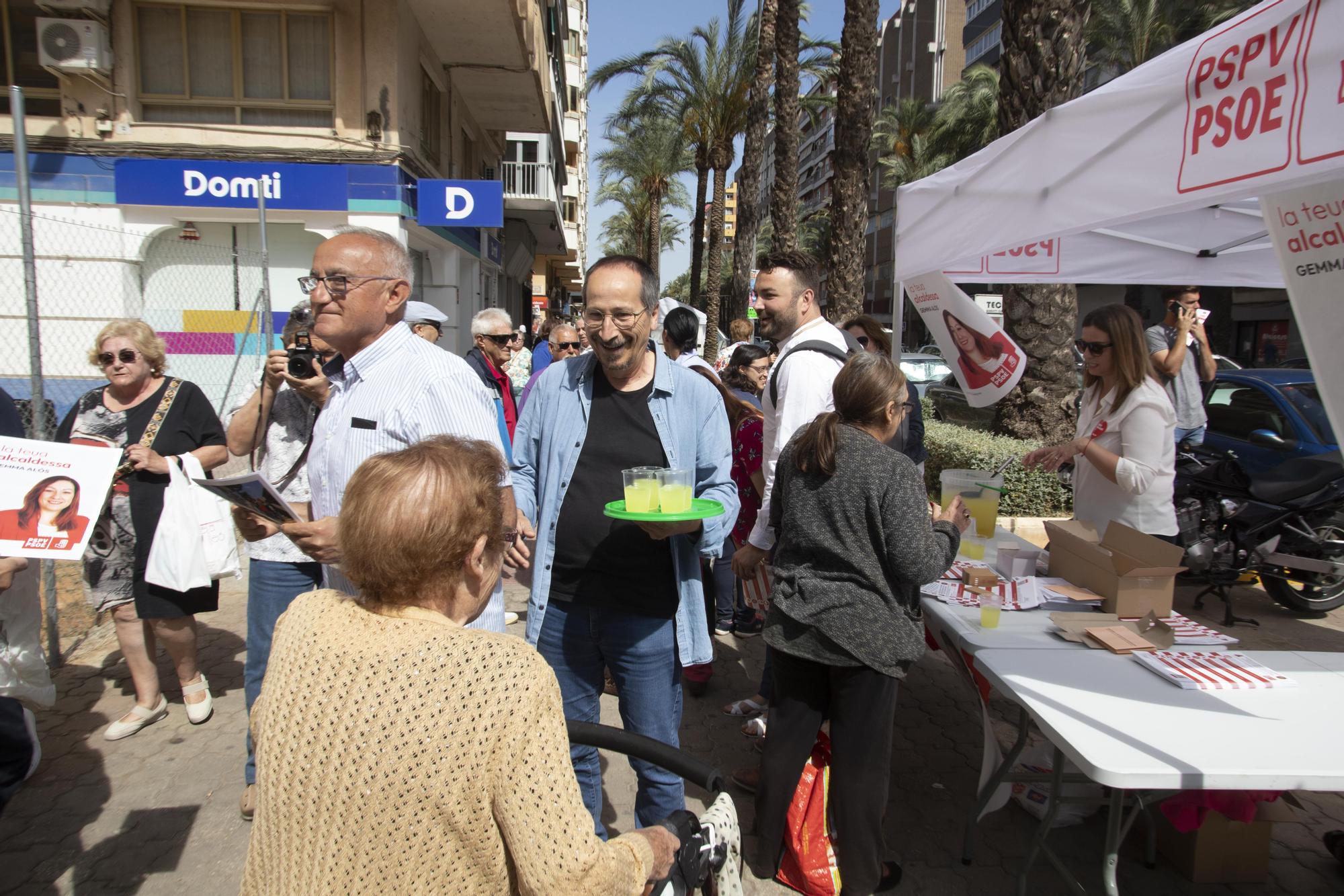 Los Partidos buscan el voto en el mercado de Alzira