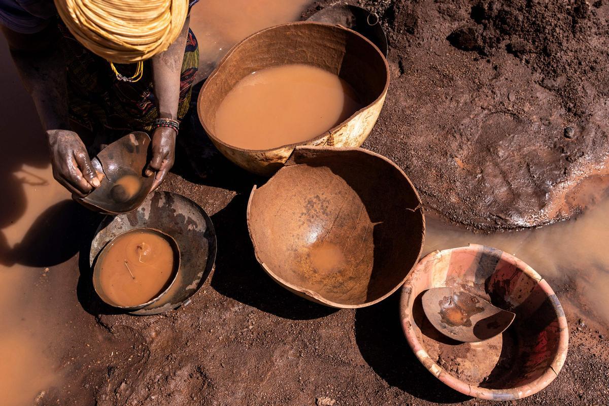 La minería artesanal de oro en Senegal. Karakaene y Bantakokouta son sitios de extracción de oro en el sureste de Senegal