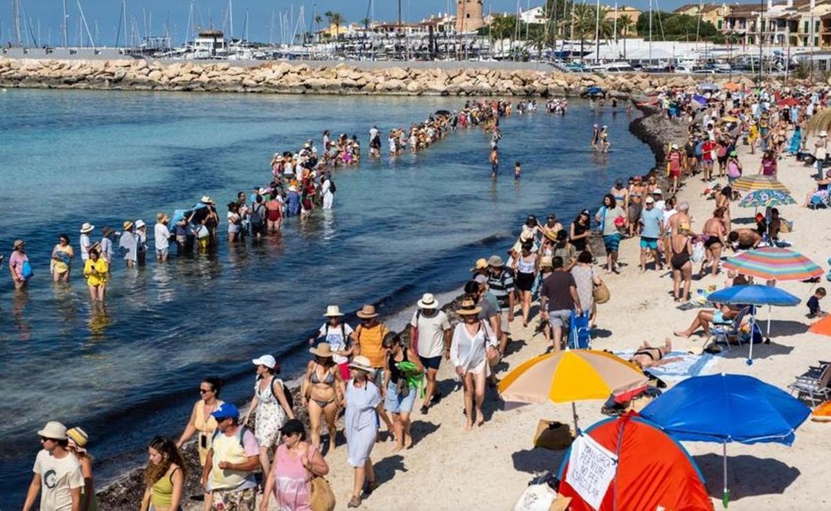 Urlauber beobachteten die Demonstranten