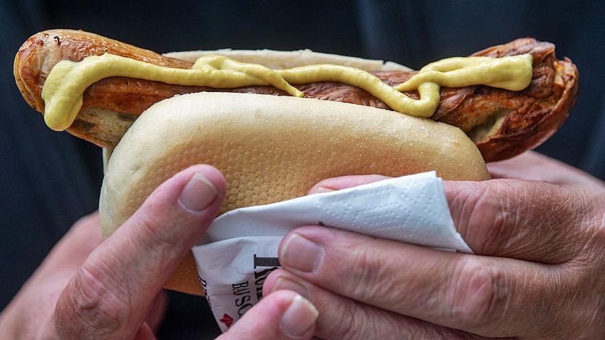 Stockende Impfkampagne auf Mallorca: Jetzt kann nur noch eine Bratwurst helfen