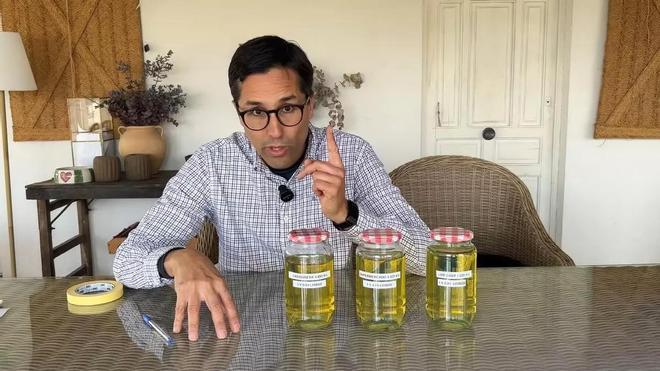 El experimento de un youtuber sobre los combustibles low cost: "Algo no me cuadraba al repostar"