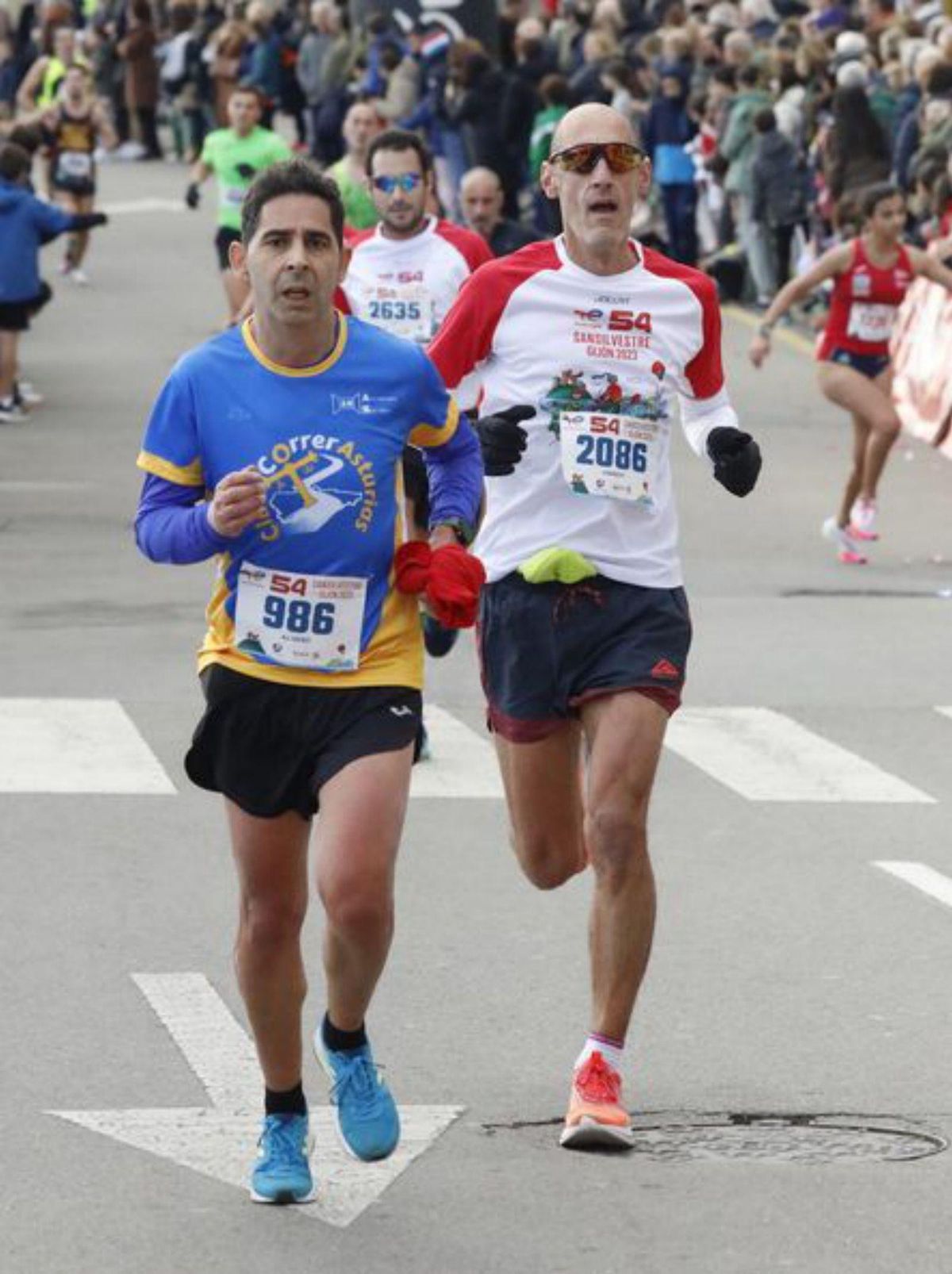 Marqués y Barreiro dominan en Gijón