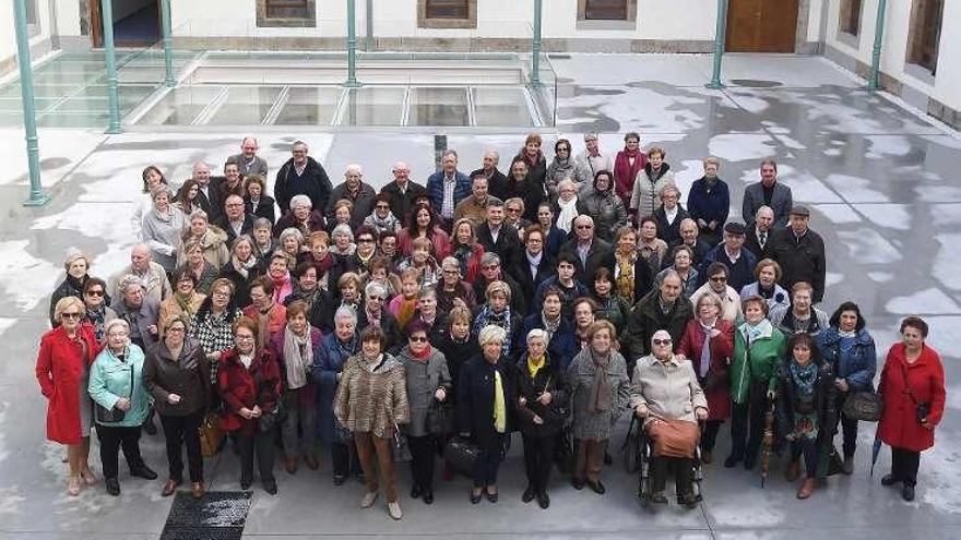 Antiguas trabajadoras de Tabacos visitan la fábrica remodelada