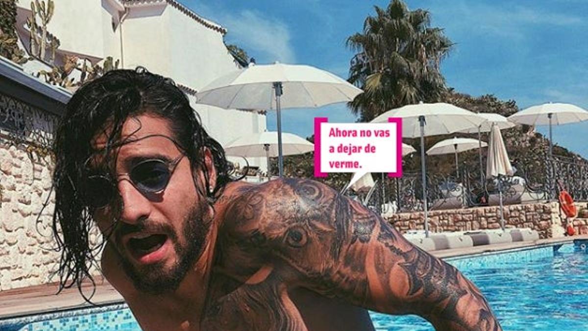 Maluma enseña tatuajes al salir de la piscina