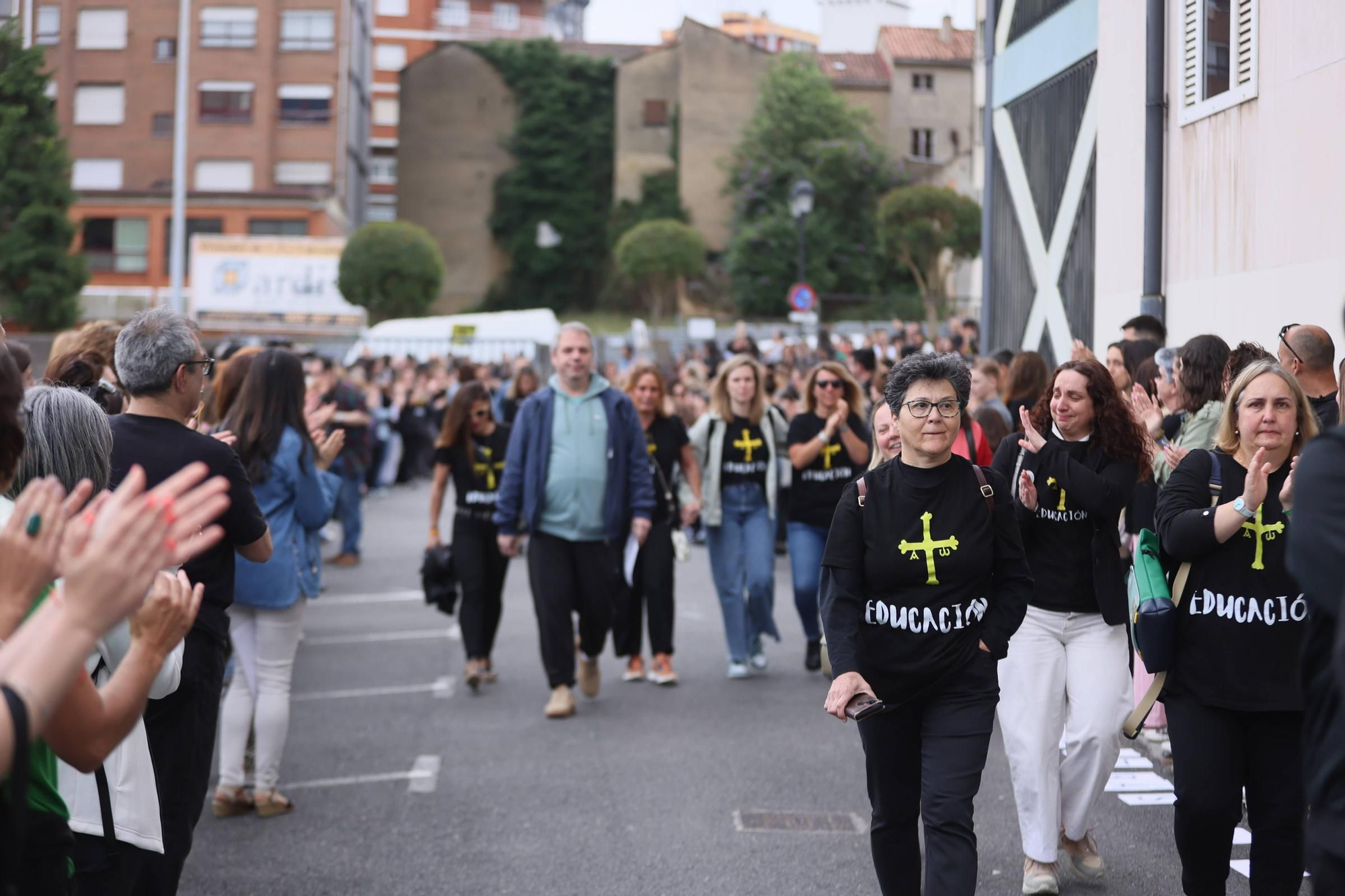 EN IMÁGENES: Concentración de directores de colegio de toda Asturias en el IES La Ería de Oviedo