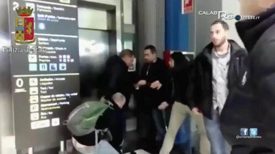 Arresto del mafioso Antonio Gallace en el aeropuerto de Valencia