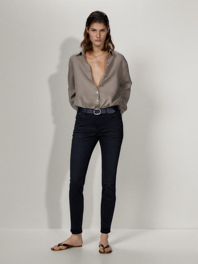 Massimo Dutti confirma el regreso de los pantalones pitillo