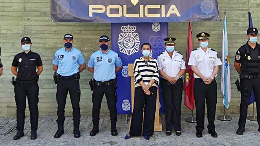 Agentes lusos, con efectivos de la Policía Nacional, ayer en Vigo.