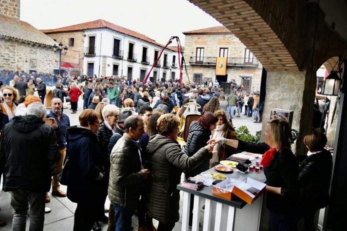 Dos Torres vive la Fiesta de la Candelaria: fuego, cultura y tradición