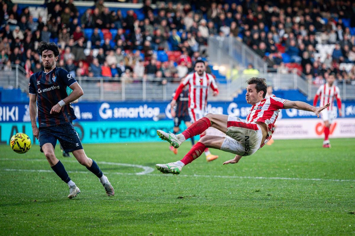 Fútbol. Partido correspondiente a la jornada 24 de Segunda División temporada 2025-2026 entre el Eibar y el Sport. Gijón. Estadio Municipal de Ipurúa FÚTBOL. ÉIBAR-SPORTING. LIGA 2025-2026. FACTORIA9