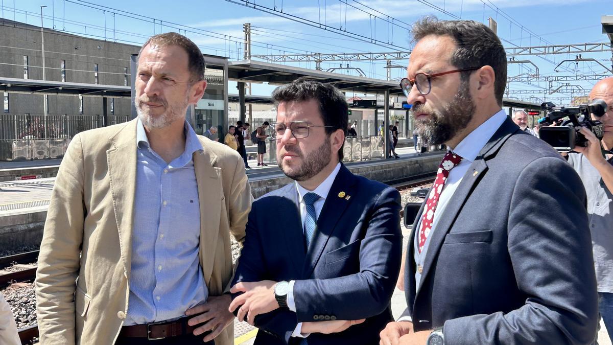 Contreras, junto a Aragonès y Fernàndez, durante la visita de este lunes a la estación de Rodalies de Gavà