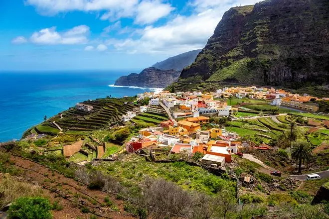 La isla española declarada Reserva de la Biosfera y que tiene una lengua Patrimonio de la Humanidad