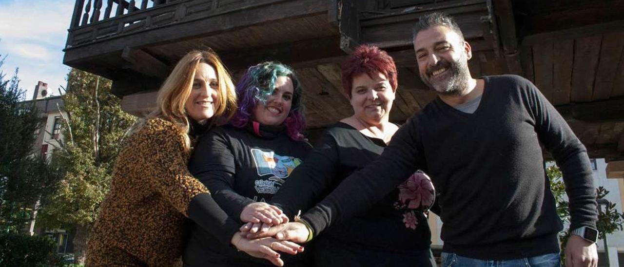 Rosa Ana Menéndez, Lara Domínguez, Carmen Álvarez y Javier García, directivos de la Asociación de Autónomos de Comercio y Servicio de Llanera.