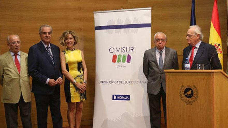 La Unión Cívica del Sur de España se presentó ayer en el rectorado de la Universidad de Málaga.