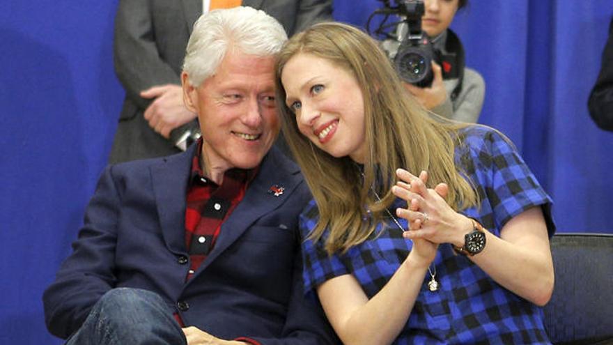 Chelsea Clinton, con su padre.